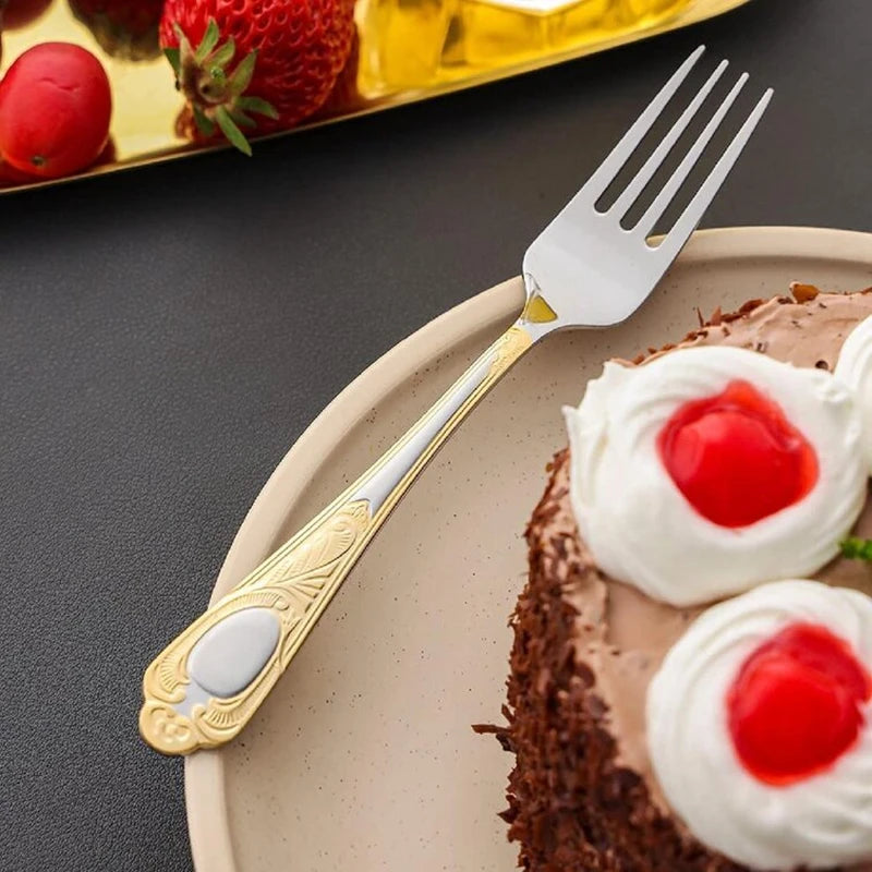 24Piece Silver/gold Cutlery Set.